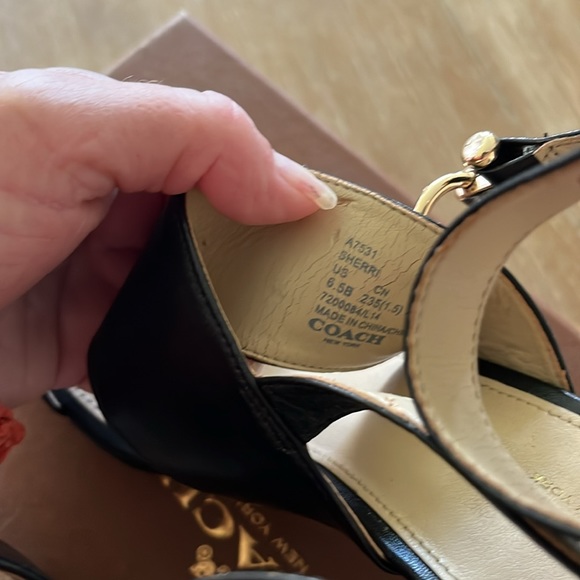 COACH sandals 6.5 - Picture 4 of 8